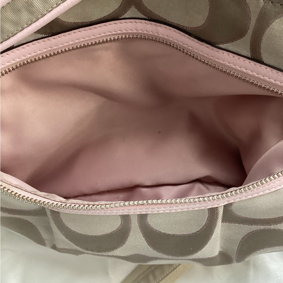 Elegant Crossbody Bag with Pink Accents - Picture 4 of 5